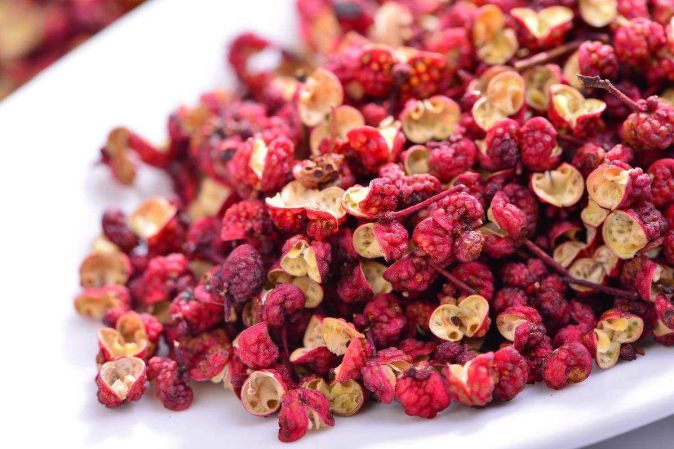 Sichuan Pepper, Hanyuan Da Hong Pao,(Szechuan Peppercorn, Hua Jiao) 汉源大红袍花椒树， 3 feet tall, One gallon pot